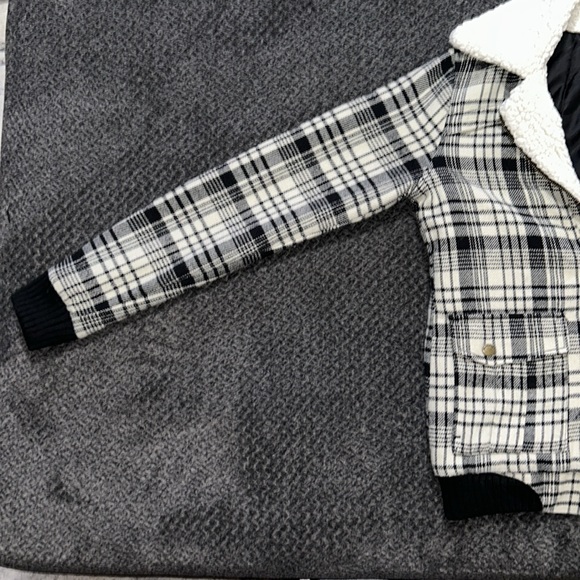 Volcom Scout Women’s Black & White Flannel Zip Up Jacket - Picture 5 of 16